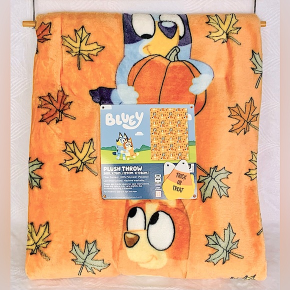 Bluey and Bingo Fall Leaves and Pumpkins Throw Blanket - Picture 1 of 5